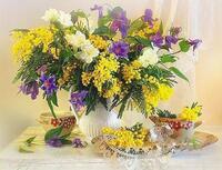 Без бренда «Букет из мимозы и колокольчиков в вазе» в Томске