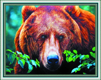 Большой грозный бурый медведь