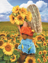 Девушка в поле с подсолнухами